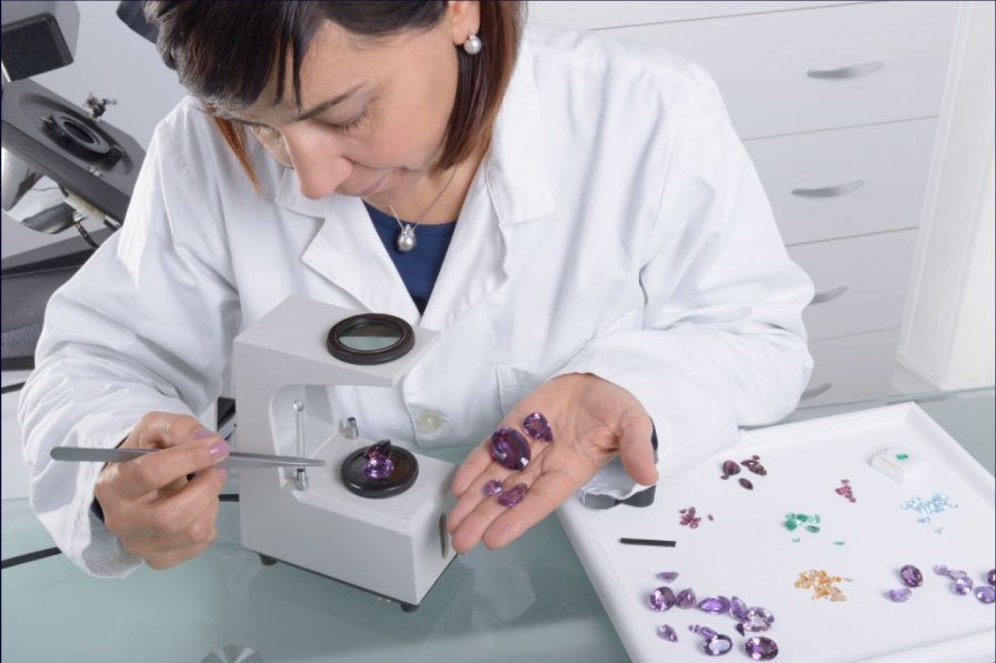 Authenticity-Verification-of-a-Gemstone-2